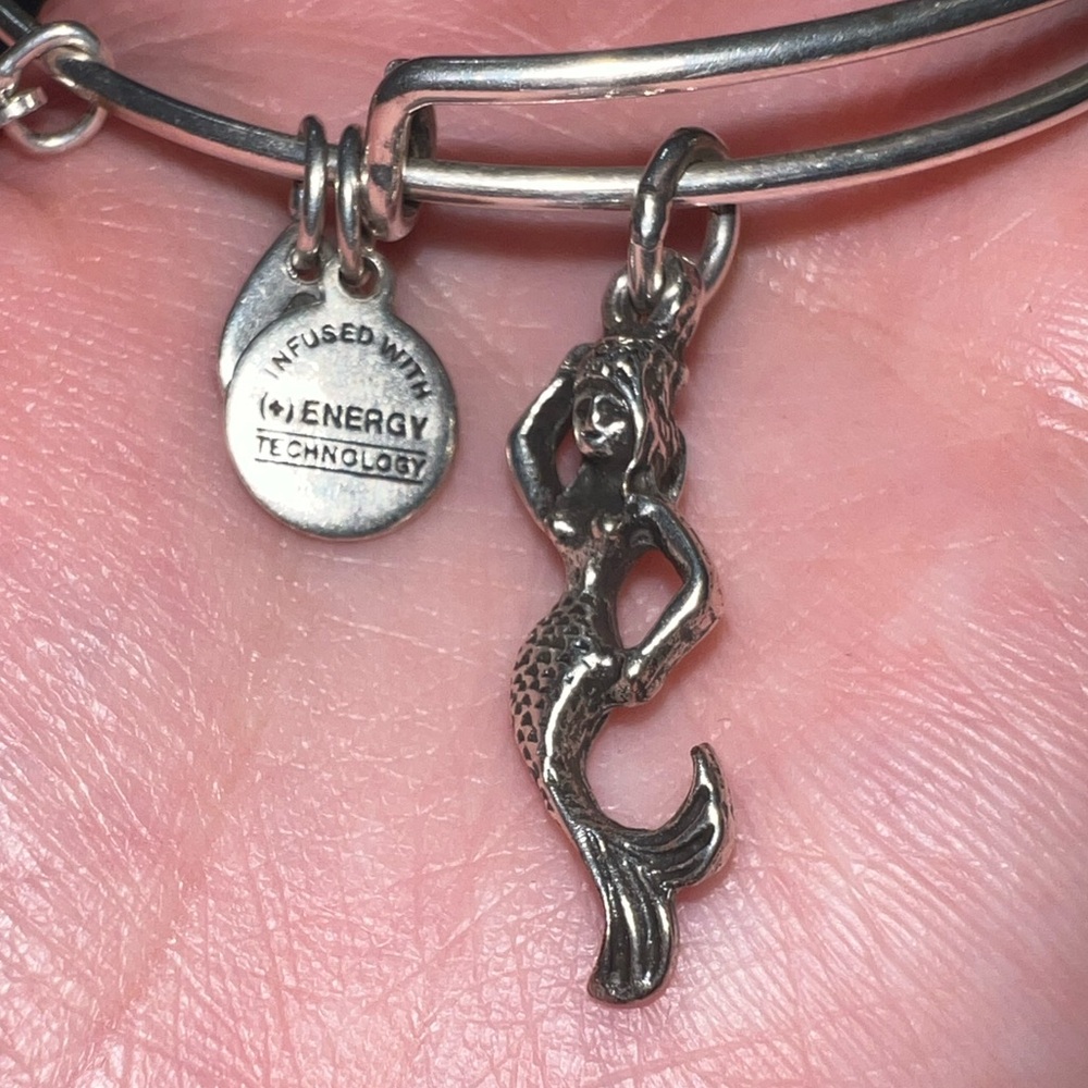 Mermaid Bracelet🧜🏼♀️🧜🏼♀️ - Picture 4 of 4